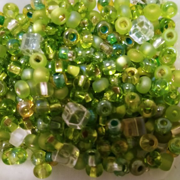 CRAFT Beads in Divided Tray Box W/Attached Lid - Picture 8 of 9